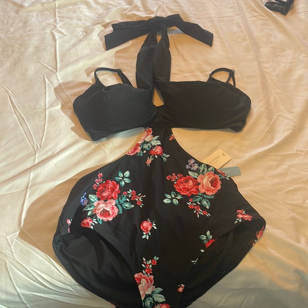 Bathing suit black w/ floral Size:XL